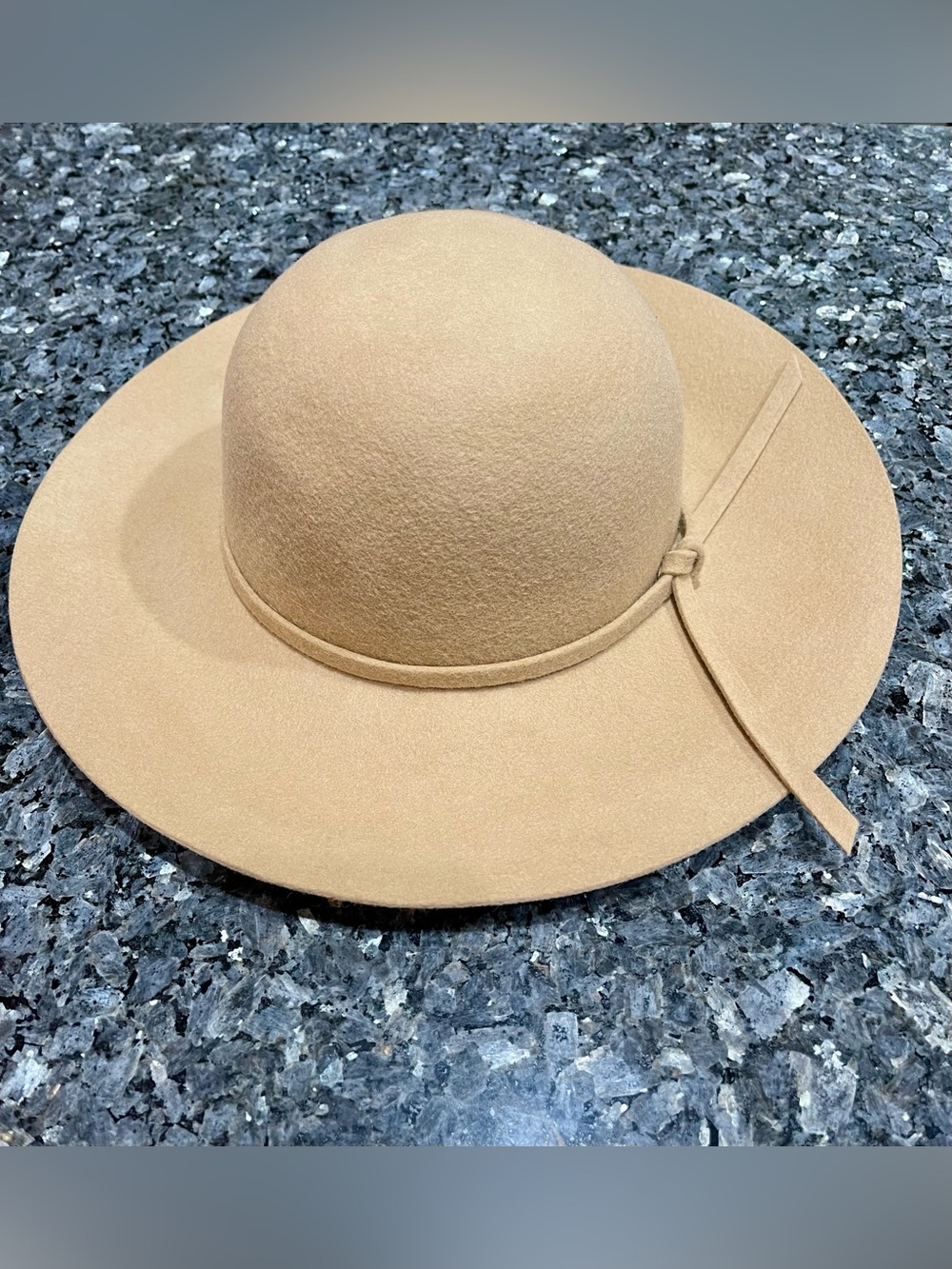 Women’s Wide-Brim 100% Wool Adjustable Hat in Camel Tan